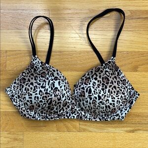 Victoria’s Secret Very Sexy No Wire 
Leopard Print Bra with Convertible Straps